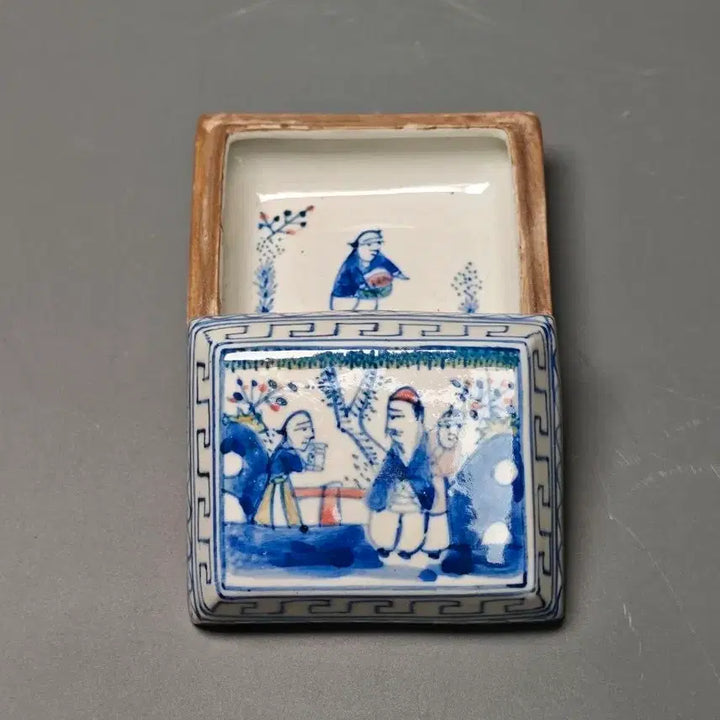 [BUNJANG] Joseon Dynasty Blue and White Porcelain Figure Square Box / 민국 청화백자 인물문 사각함 중국도자기 골동품 고미술품 수집품