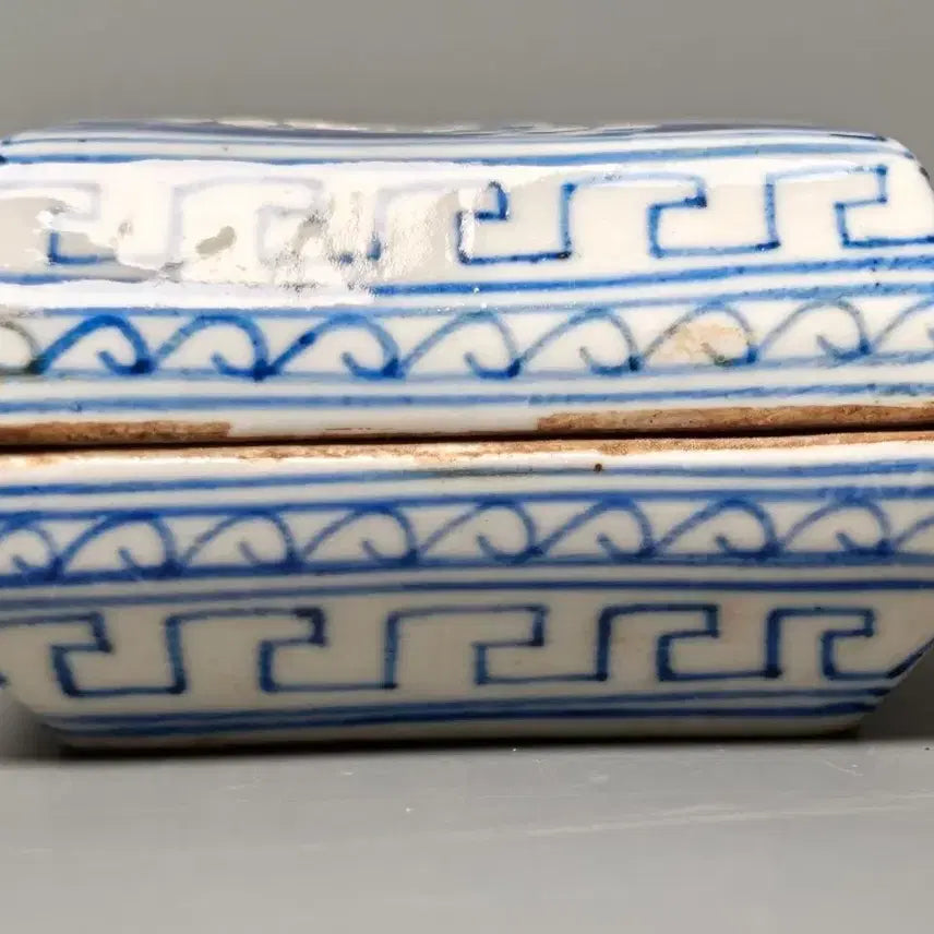 [BUNJANG] Joseon Dynasty Blue and White Porcelain Figure Square Box / 민국 청화백자 인물문 사각함 중국도자기 골동품 고미술품 수집품