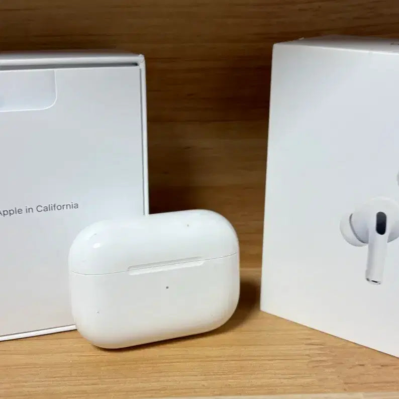 [BUNJANG] Apple AirPods Pro 2nd Gen (USB-C) - Charging Case / 에어팟 프로2 C타입 본체