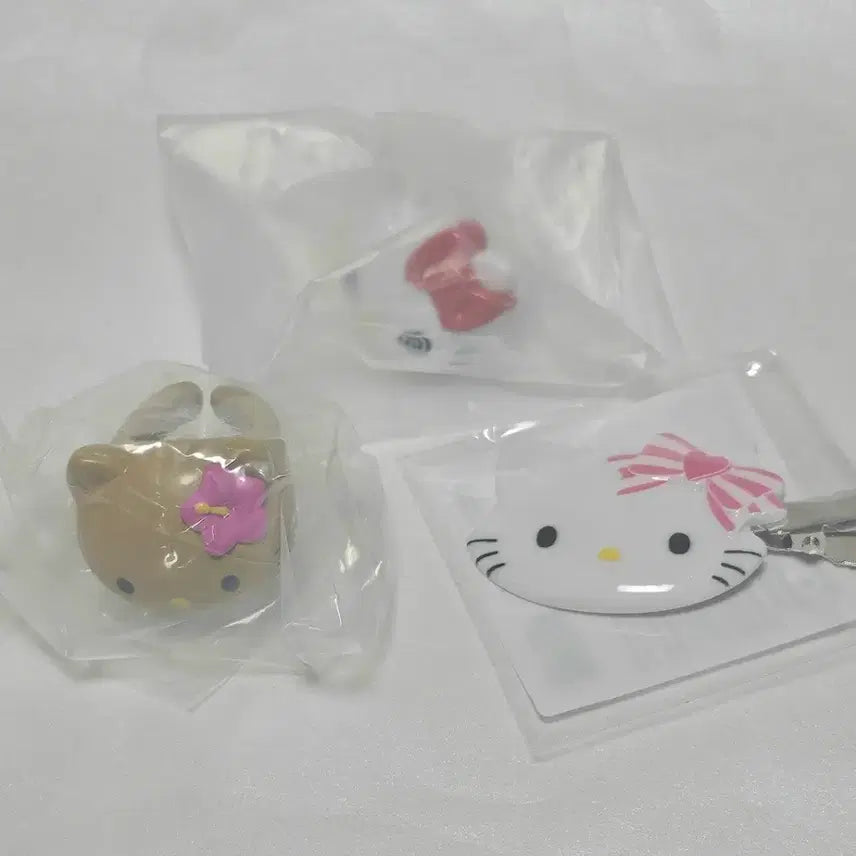 [BUNJANG] Sanrio Hello Kitty Tanning Kitty Gacha Hinoraek Ring Hairpin Set / 산리오 키티 태닝키티 가챠 희노애락 반지 헤어핀 팔아요.