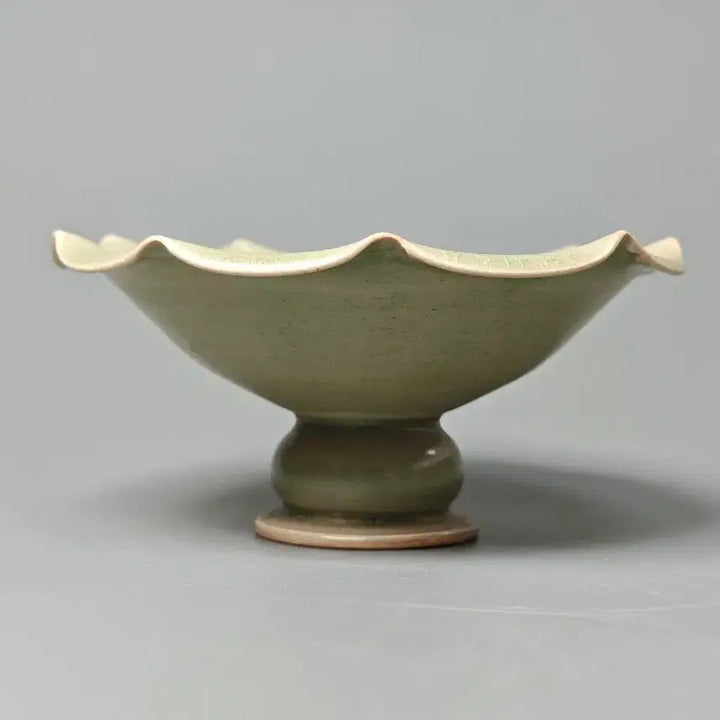 [BUNJANG] Authentic Northern Song Dynasty Yaozhou Kiln Celadon High-Footed Bowl with Lotus Scroll Motif / [진품] 북송 출토품 요주요과 연판화문 고족완 중국도자기 골동품 수집품