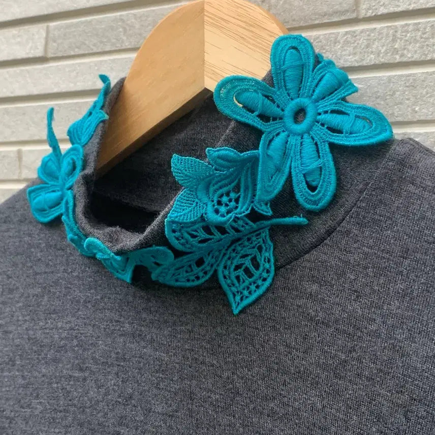 [BUNJANG] Kolor Flower Appliqué High-Neck Top / kolor 컬러 플라워 아플리케 하이넥 탑