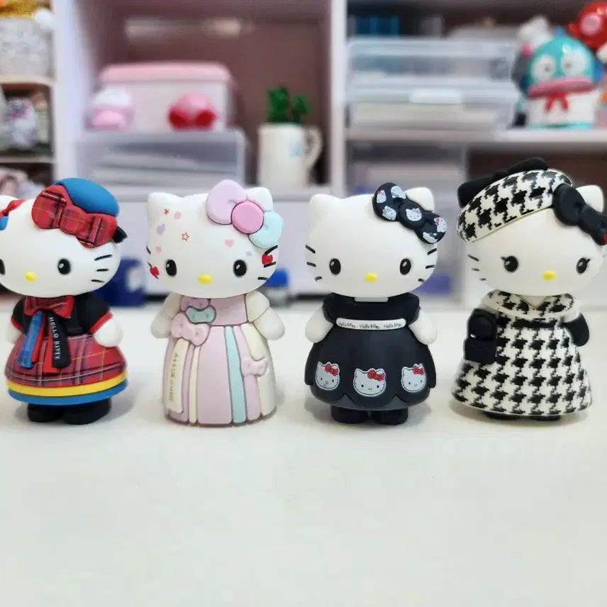 [BUNJANG] Hello Kitty 50th Anniversary Closet Figure Set (4 Types) / (새상품)헬로키티 50주년 클로젯 피규어 4종일괄