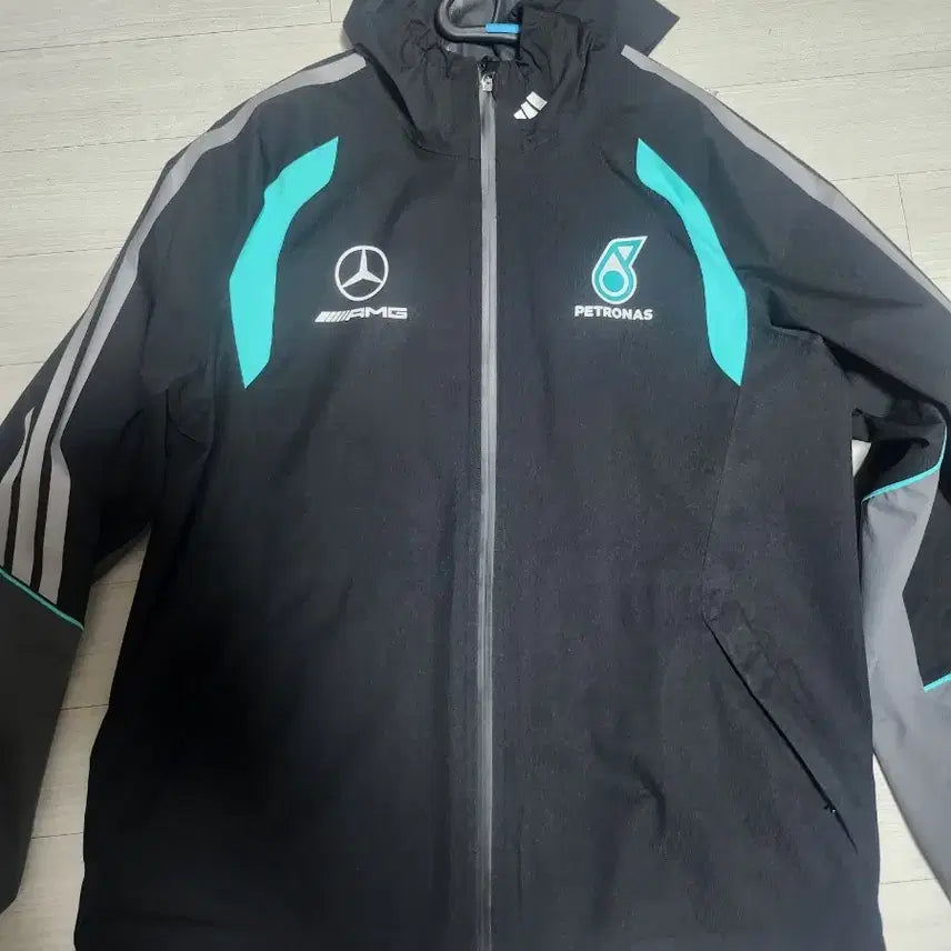 [BUNJANG] Mercedes-AMG Petronas Formula 1 Team Mechanic Rain Jacket XL / 메르세데스 - AMG PETRONAS FORMULA 1 TEAM레인 자켓