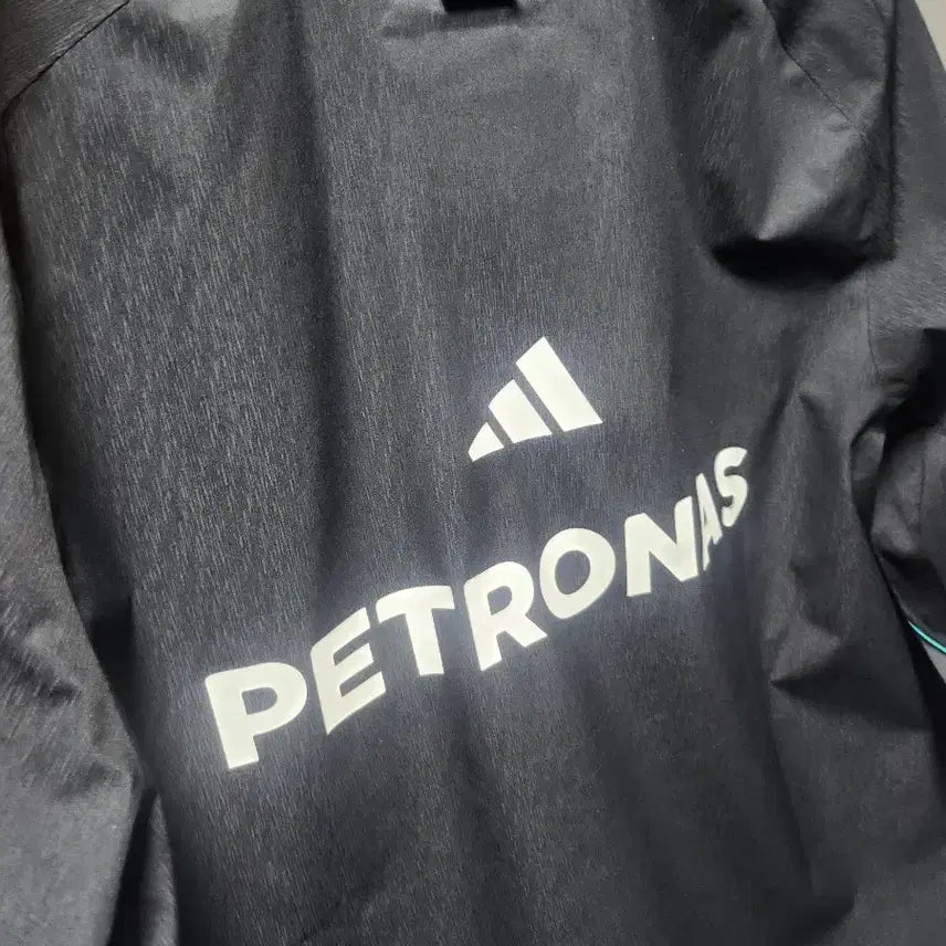 [BUNJANG] Mercedes-AMG Petronas Formula 1 Team Mechanic Rain Jacket XL / 급처) 아디다스 메르세데스 벤츠 F1  바람막이 레인 자켓