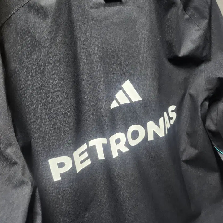 [BUNJANG] Mercedes-AMG Petronas Formula 1 Team Mechanic Rain Jacket XL / 급처) 아디다스 메르세데스 벤츠 F1  바람막이 레인 자켓