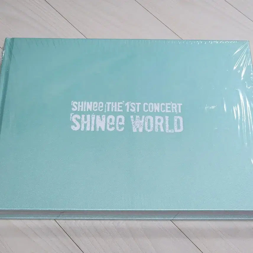 [BUNJANG] SHINee SHINee World Concert Photobook / 샤이니월드 Concert Photobook &