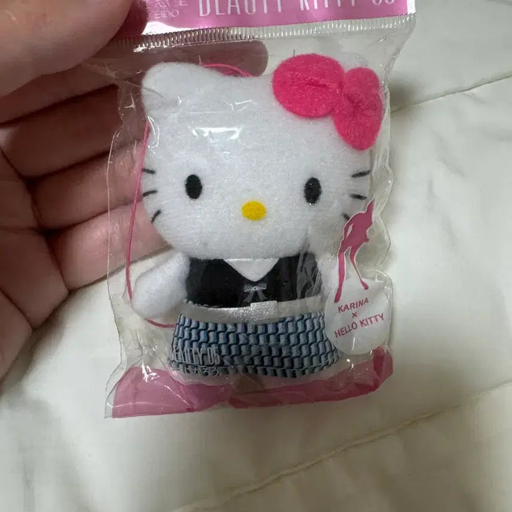 [BUNJANG] Sanrio Hello Kitty "Ddung Size" Keyring (Sealed) / 헬로키티 똥사이즈 키티 키링 판매중 미개봉 새상품