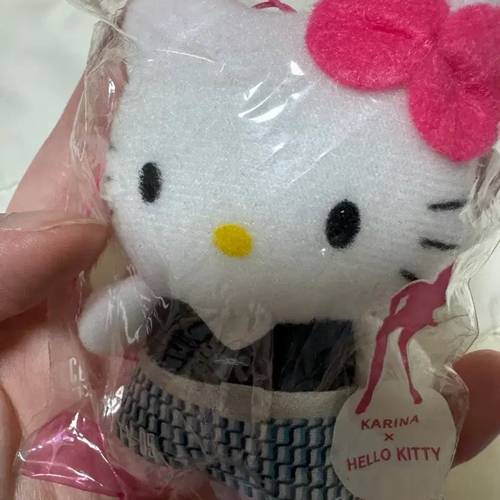 [BUNJANG] Sanrio Hello Kitty "Ddung Size" Keyring (Sealed) / 헬로키티 똥사이즈 키티 키링 판매중 미개봉 새상품