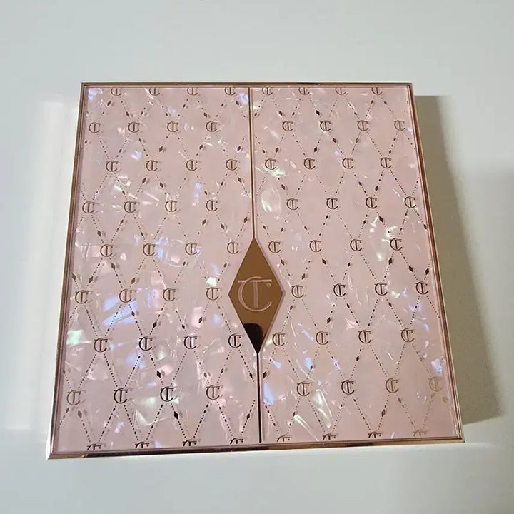 [BUNJANG] Charlotte Tilbury Pillow Talk Beautifying Face Palette Medium to Deep / 샬롯틸버리 필로우토크 뷰티파잉 페이스 팔레트 미디엄 투 딥 새상품 판매합