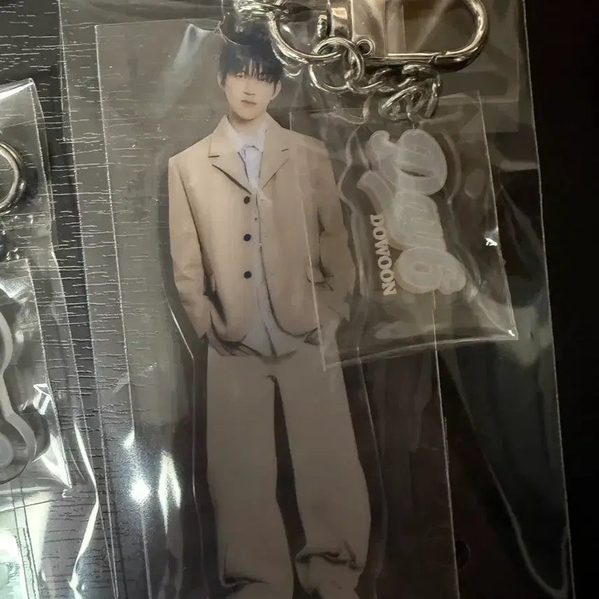[SOLD OUT] 데이식스 일본엠디 돈 피규어키링+아크릴키링 (원가이하판매)
