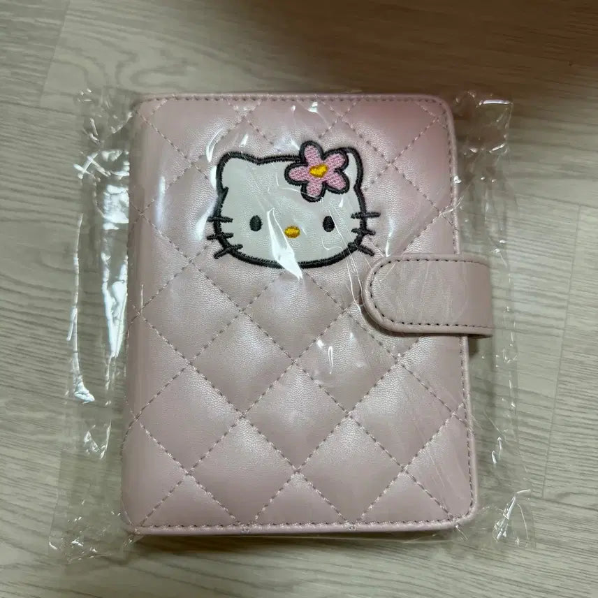 [BUNJANG] Sanrio Hello Kitty 50th Anniversary Quilting Diary / 산리오 헬로키티 50주년 퀼팅 다이어리