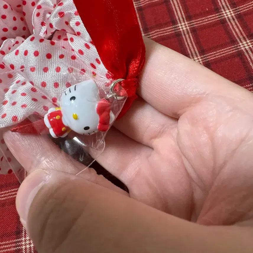 [BUNJANG] Vintage Hello Kitty Hair Tie with Charms / 고전 헬로키티 피규어 곱창 밴드 새상품 판매중
