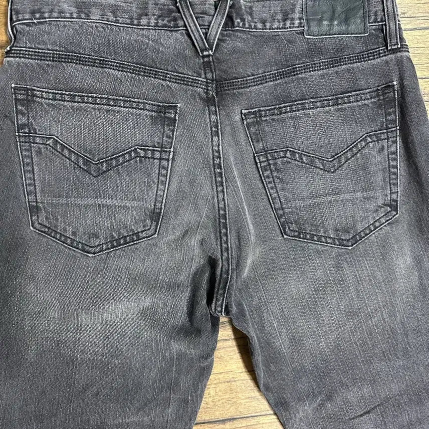 [BUNJANG] Harley-Davidson Big Logo Black Washed Denim Pants / 할리데이비슨(HARLEY-DAVIDSON) 빅로고 블랙 워시드 데님 팬츠