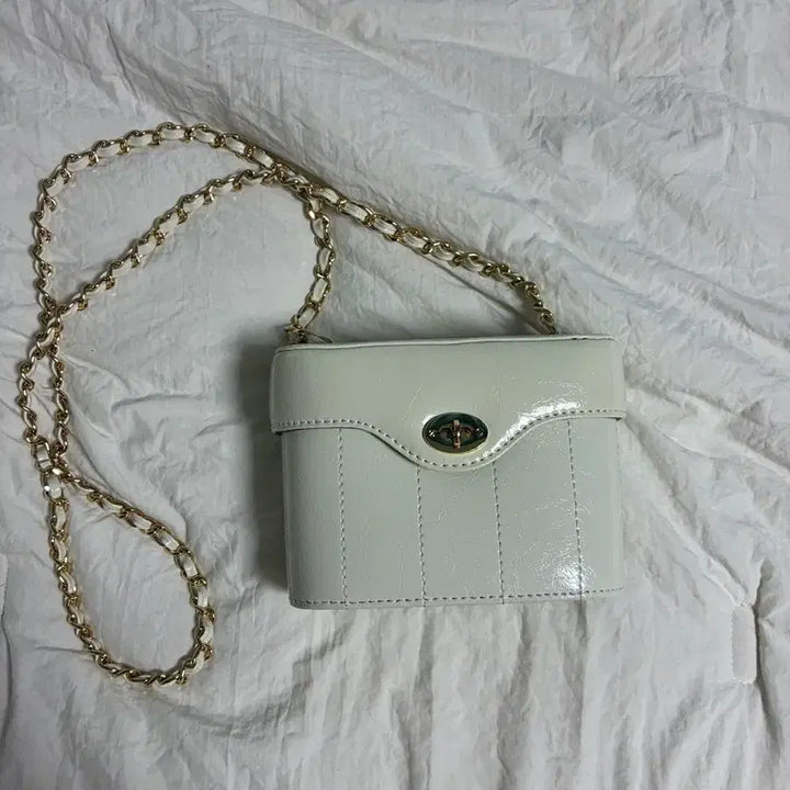 [BUNJANG] Cardinal Red Andy Bag White / 카디널레드 앤디백 화이트(새상품급)