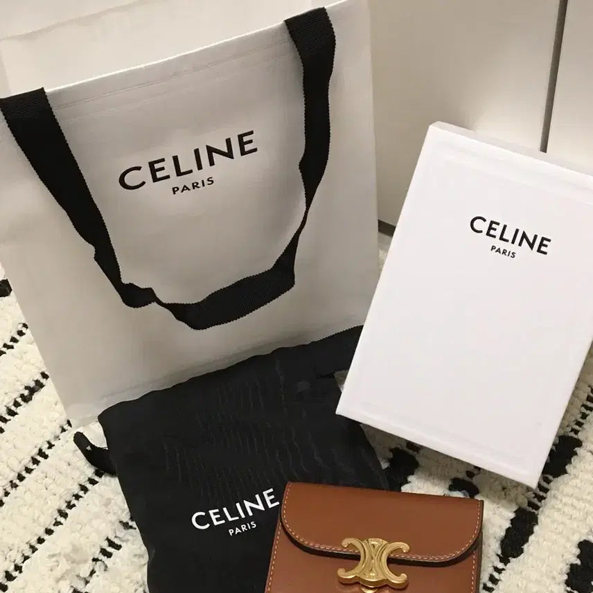 [BUNJANG] Celine Triomphe Bi-fold Wallet Brown / (풀박스) 셀린느 트리오페 반지갑