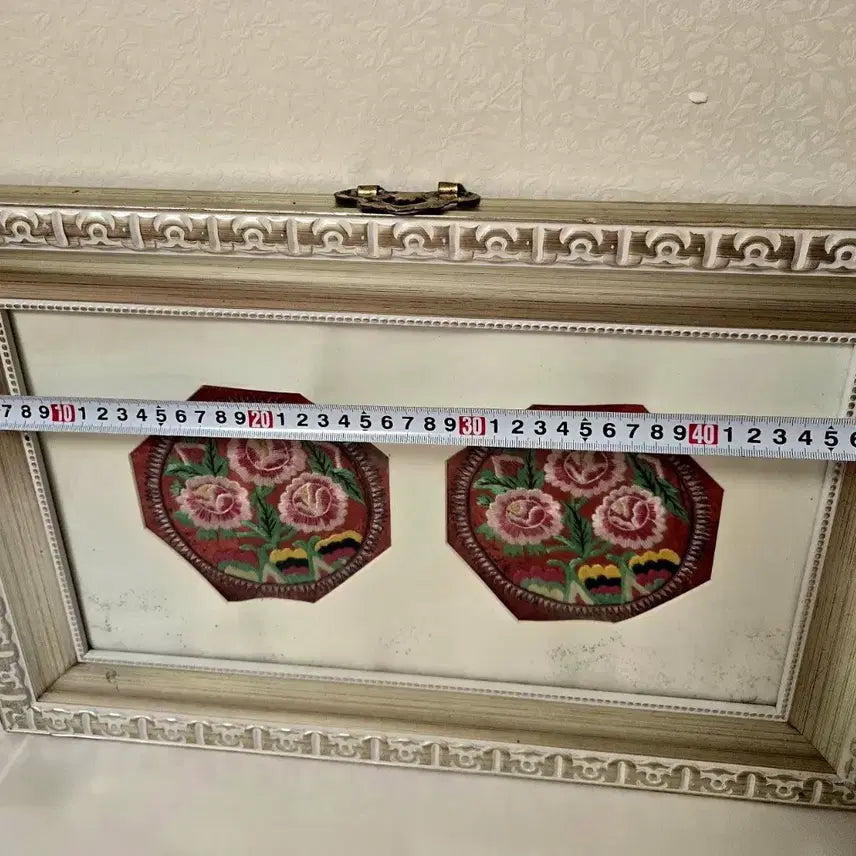 [BUNJANG] Antique Joseon Dynasty Moran Flower Pillow Ornament Embroidery 2-Piece Framed Art / 골동풍 조선 전 모란 꽃 베갯모 자수 2구 액자입니다