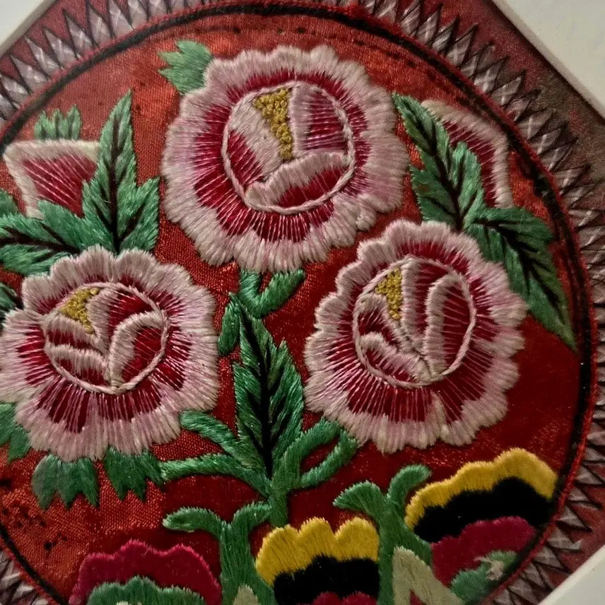 [BUNJANG] Antique Joseon Dynasty Moran Flower Pillow Ornament Embroidery 2-Piece Framed Art / 골동풍 조선 전 모란 꽃 베갯모 자수 2구 액자입니다