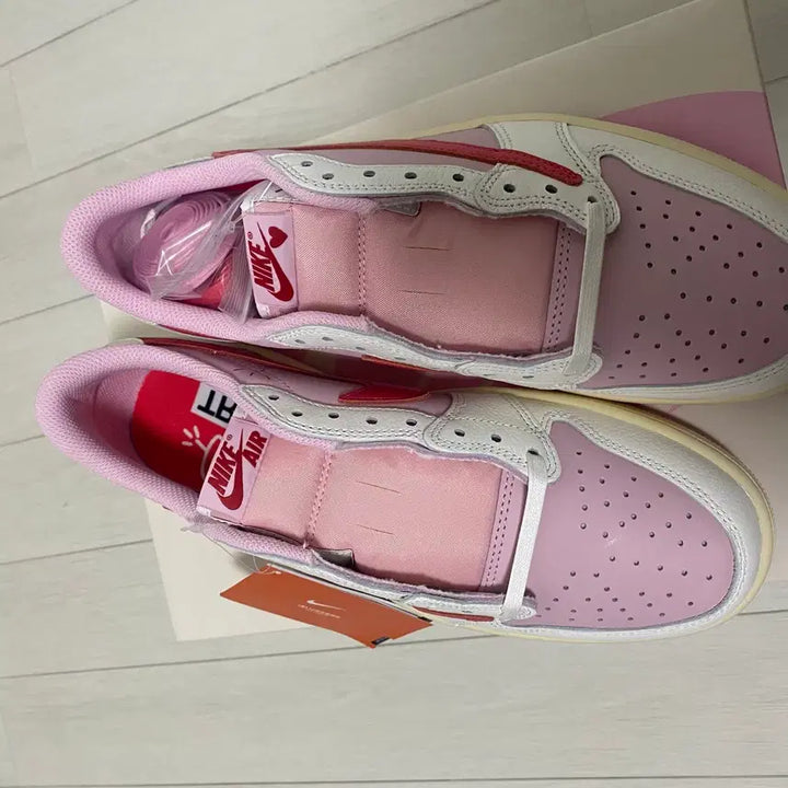 [BUNJANG] Air Jordan 1 Retro Low OG SP Travis Scott Sail Tropical Pink / 조던 1 x 트래비스 스캇 레트로 로우 OG SP 세일 트로피컬 핑크