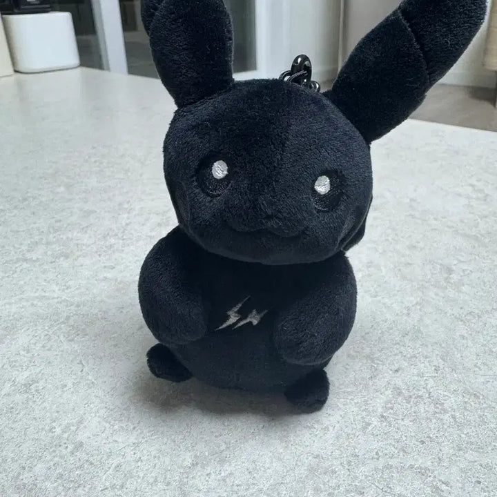 [SOLD OUT] 프라그먼트 포켓몬 피카츄 키링 팝니다