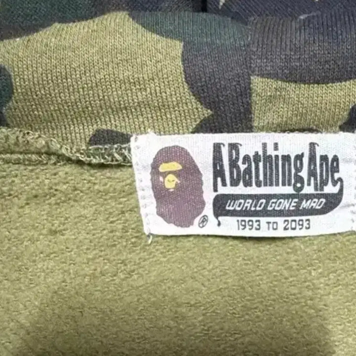 [BUNJANG] Bape Shark Camo Full Zip Hoodie / 베이프 샤크 카모 후드집업