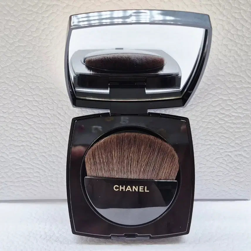 [BUNJANG] Chanel Summer Essentials Set - Rattan Pouch &amp; Lumière Hiver Highlighter / [한정판] 샤넬 썸머 에센셜 세트 라탄 파우치 하이라이터 뤼미에르 레베쥬