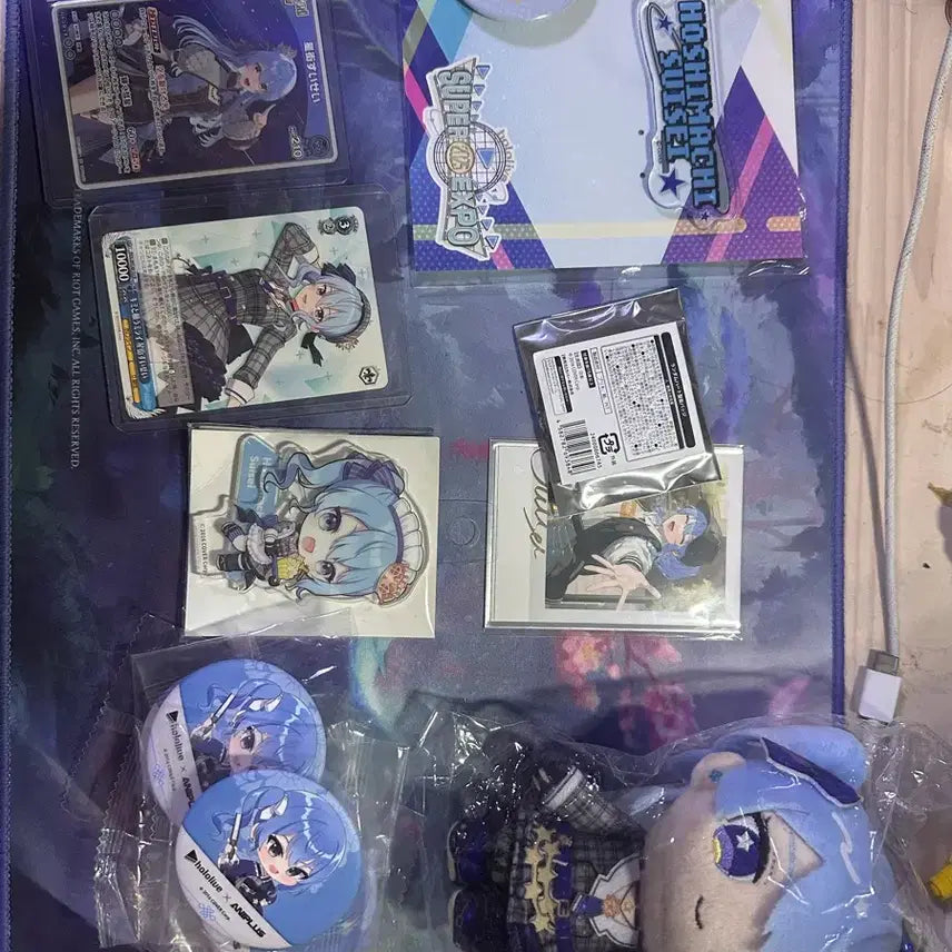 [BUNJANG] Hoshimachi Suisei 6th Anniversary Doll, Photocard, and Can Badge Bundle Set / 호시마치스이세이 굿즈 통처분 급처