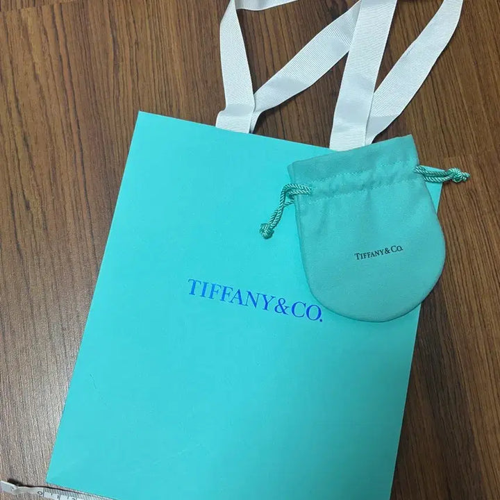 [BUNJANG] Tiffany &amp; Co. Paper Shopping Bag and Pouch Set / 티파니앤코 종이가방 쇼핑백, 복주머니 파우치 세트