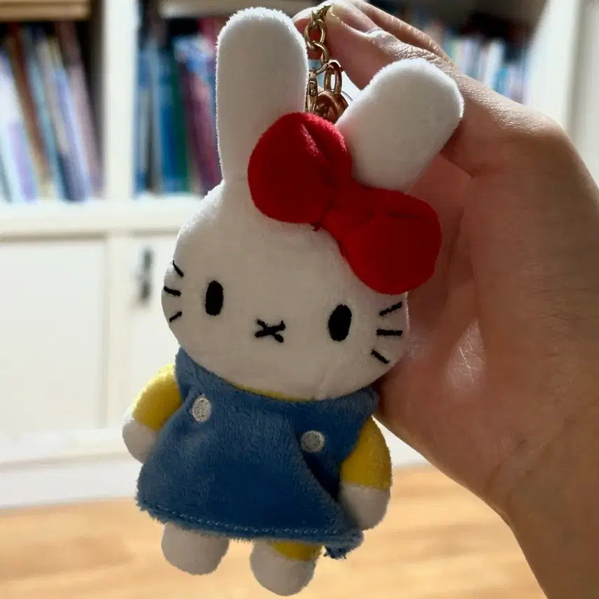 [BUNJANG] Hello Kitty x Miffy Collaboration Plush Keychain (New) / 키티X미피 인형 키링(새상품)