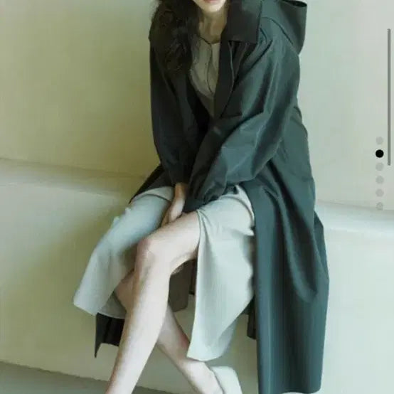 [BUNJANG] ACRO Shirring Sleeve Hooded Trench Coat / 아크로 셔링 슬리브 후디드 트렌치코트