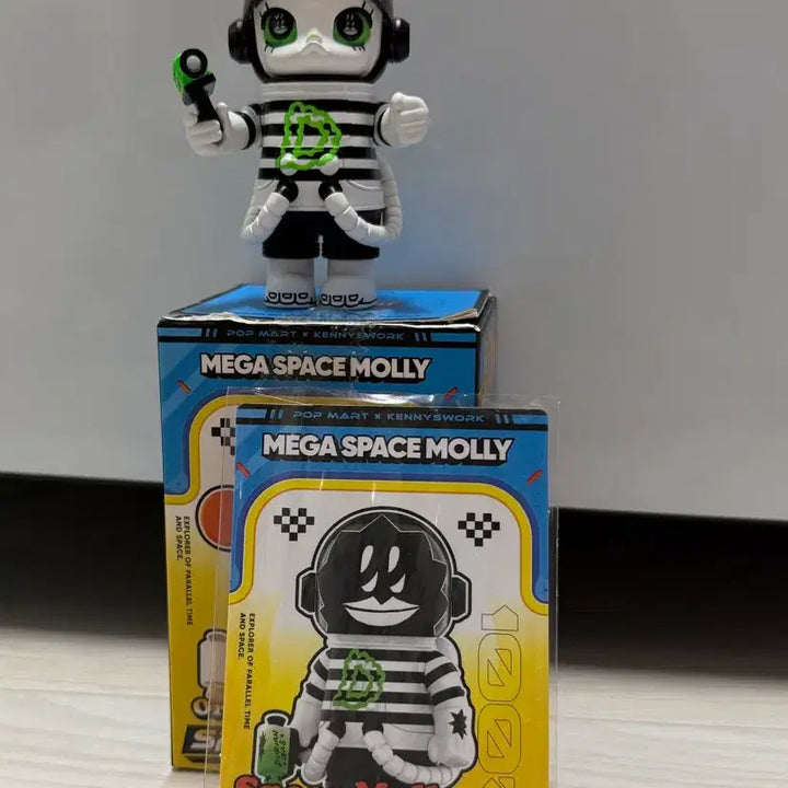 [BUNJANG] Pop Mart Molly Space 4 100% Durian Man (Unsealed) / 팝마트 스페이스 몰리4 100%  : 두리안맨 (개봉)