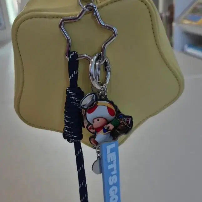 [BUNJANG] AmorePacific x Super Mario Star Pouch with Keychain (Sealed) / 미개봉 새제품) 아모레X슈퍼마리오 별 모양 파우치 + 키링