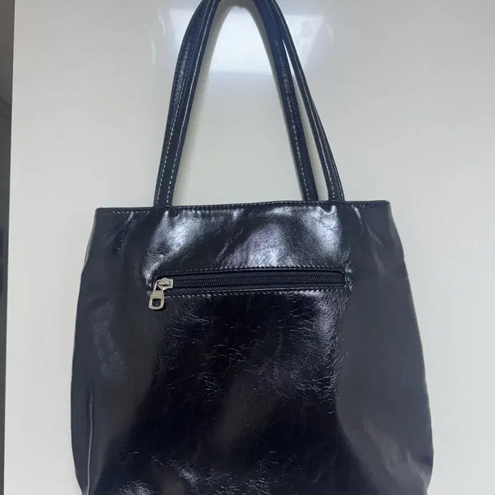 [BUNJANG] Modern Black Enamel Tote Bag / 모던한 블랙 에나멜 토트백