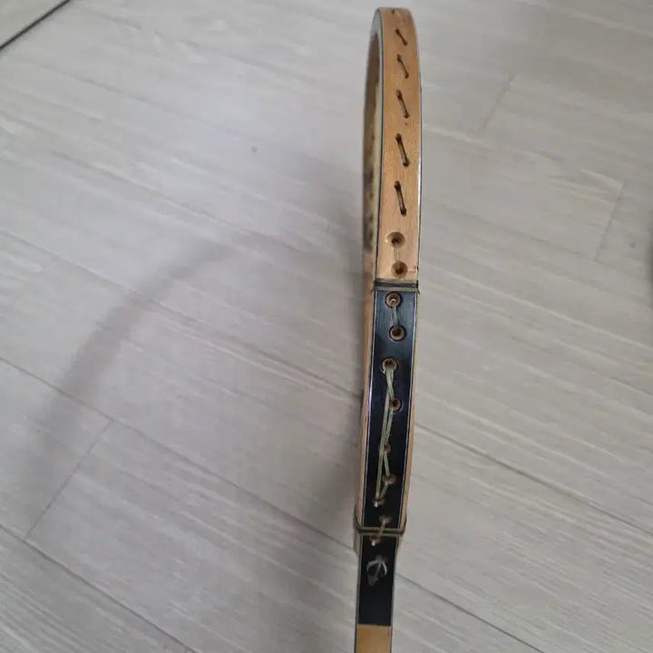 [BUNJANG] Vintage Wooden Tennis Racket - Collectible &amp; Interior Prop / 빈티지 우드 테니스라켓 수집 인테리어 소품