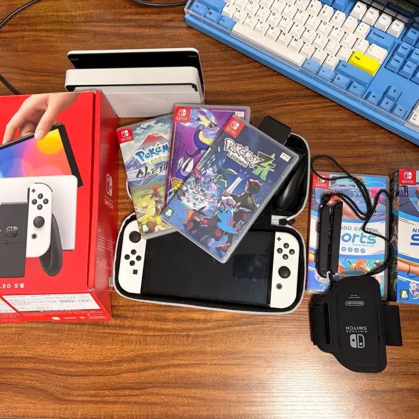 [BUNJANG] Nintendo Switch OLED Bundle with 4 Games and Genuine Case / 닌텐도 스위치 OLED + 칩 4개 + 정품 케이스