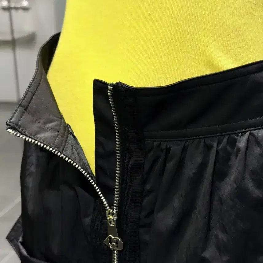 [BUNJANG] Lucky Chouette Tencel Mini Skirt / 럭키슈에뜨 타소재 앞지퍼 뒤밴딩 미니 스커트
