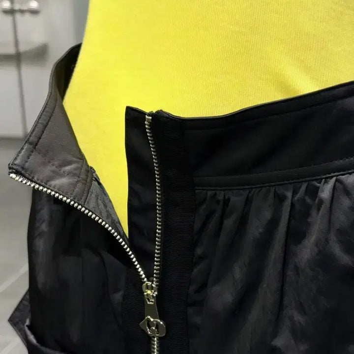 [BUNJANG] Lucky Chouette Tencel Mini Skirt / 럭키슈에뜨 타소재 앞지퍼 뒤밴딩 미니 스커트