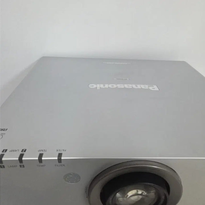 [BUNJANG] Panasonic PT-D6000 6500 ANSI DLP Projector Dual Lamp / 고안시 DLP 6500안시 빔프로젝터 파나소닉 PT-D6000 듀얼램프