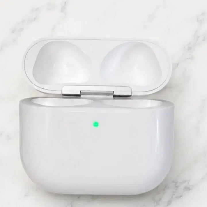 [BUNJANG] Apple AirPods 4th Gen (Noise Cancellation) - Excellent Condition / 에어팟 4세대 본체(노캔모델)(S급,성능하자X,청소해서드림,케이스무료증정