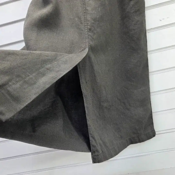 [BUNJANG] Treasure Hunter Angel Twill Cotton Blend Slit Button Detail Elastic Long Skirt / 진카키 면마혼방  앞트임 단추장식 밴딩 롱스커트/보물찾기천사
