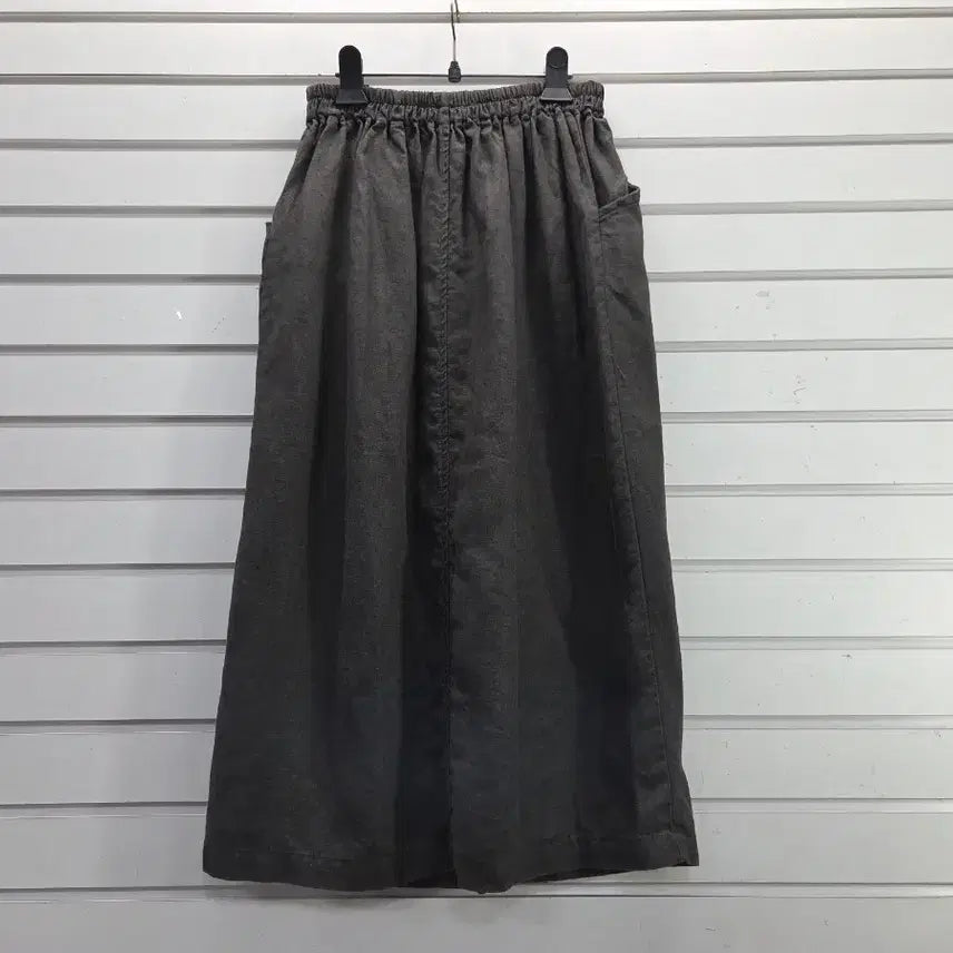 [BUNJANG] Treasure Hunter Angel Twill Cotton Blend Slit Button Detail Elastic Long Skirt / 진카키 면마혼방  앞트임 단추장식 밴딩 롱스커트/보물찾기천사