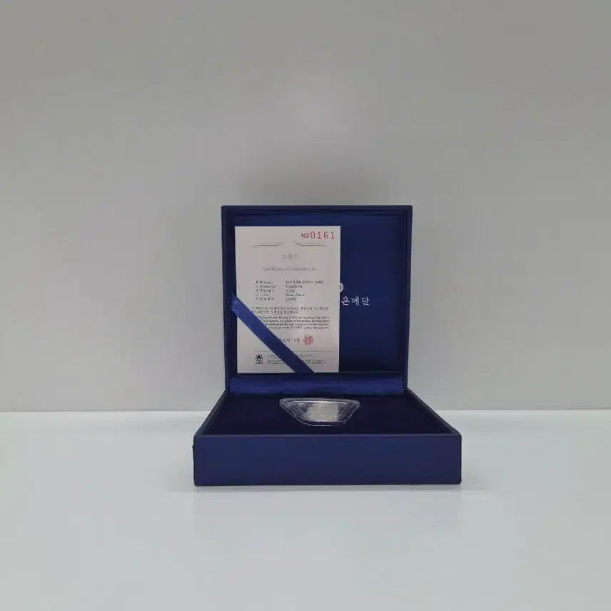 [BUNJANG] Korea Minting Corporation 2013 Year of the Snake Lunar Series Fan-Shaped Silver Medal / 한국조폐공사 2013 뱀띠 12간지 부채꼴 은메달