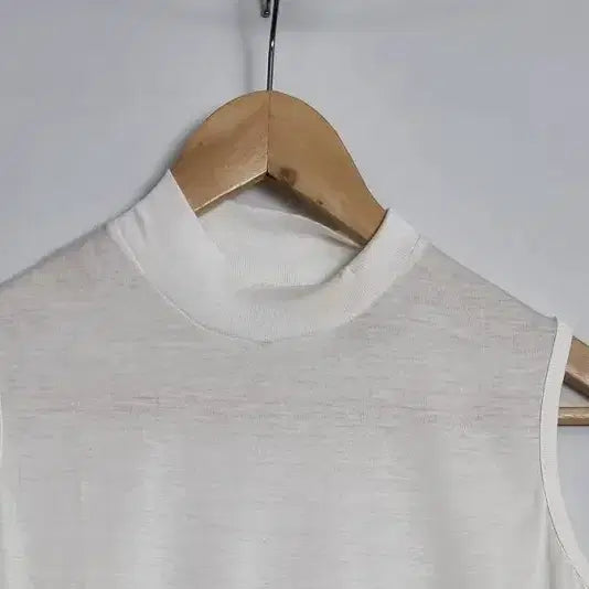 [BUNJANG] Arnold Palmer White Mock Neck Sleeveless Knit Top / ARNOLD PALMER 아놀드 파마 화이트 반목 니트 민소매티 [S]