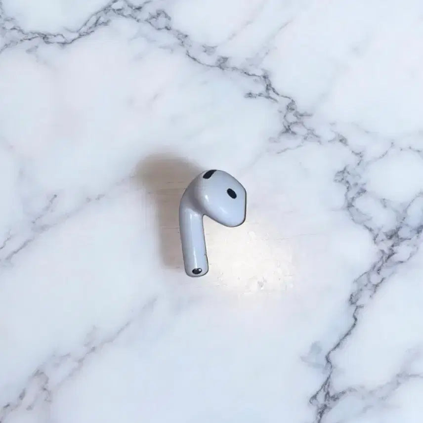 [BUNJANG] Apple AirPods Pro (2nd Generation) Left Earbud - Noise Cancelling / 에어팟 4세대 왼쪽 유닛(노캔모델)(S급,성능하자X,청소해서드림)