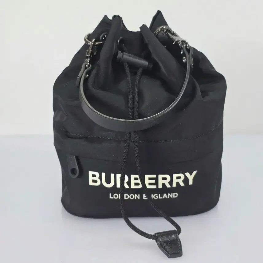 [BUNJANG] Burberry Logo Phoebe Pouch / 버버리 로고 블랙 포이베 파우치
