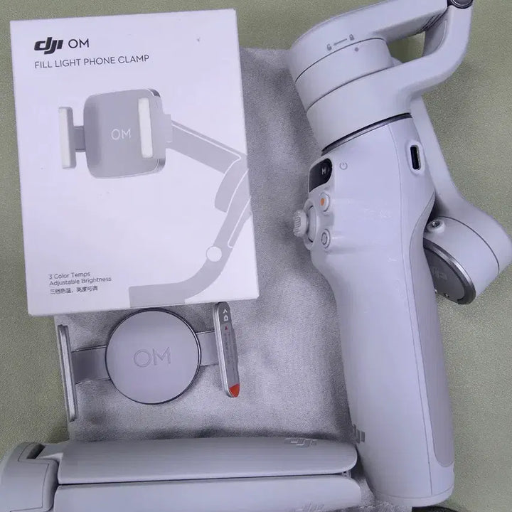 [BUNJANG] DJI OM 6 Smartphone Gimbal + Fill Light Phone Clamp (Sealed) / DJI 모바일 6 (스마트폰 짐벌) + Fill Light(미개봉)