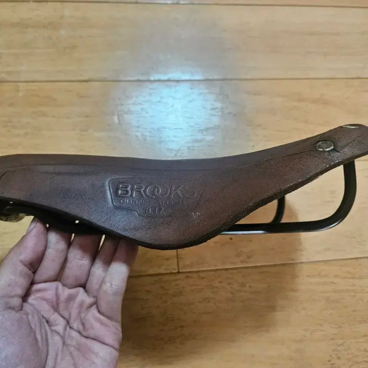 [BUNJANG] Brooks B17 Standard Leather Bicycle Saddle / 브룩스 스탠다드 B17 안장 팝니다.