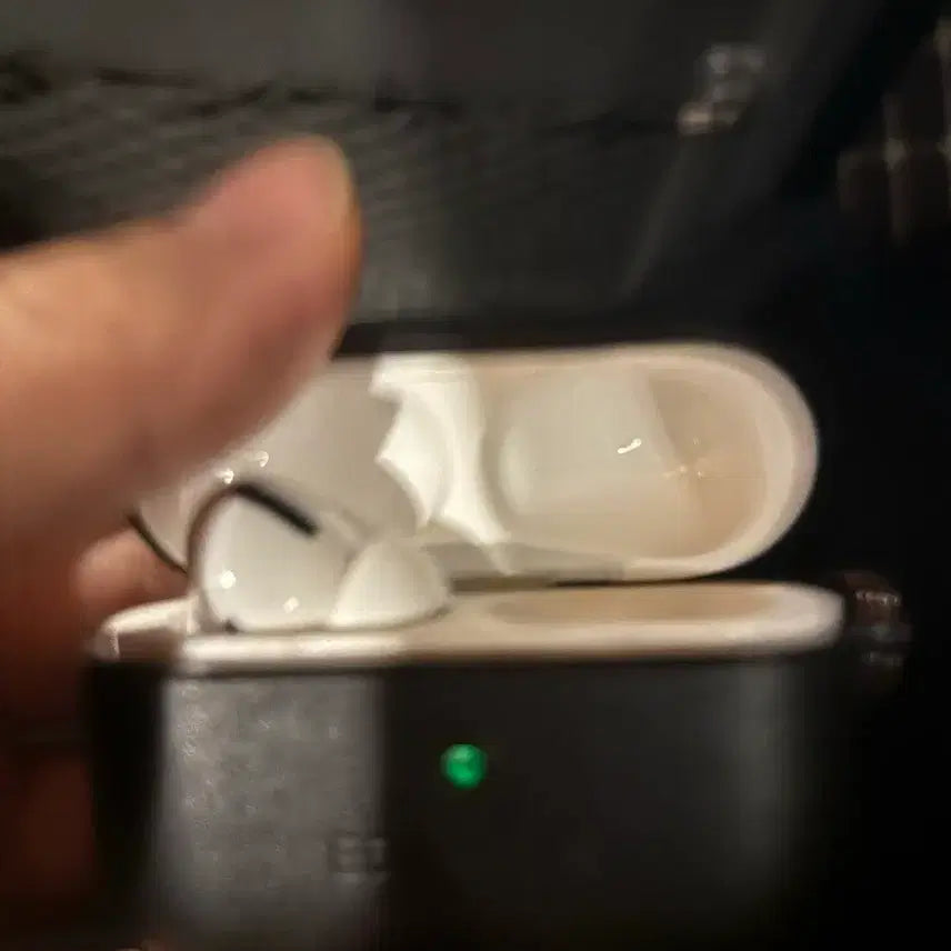 [BUNJANG] Apple AirPods Pro 1st Gen Left Earbud &amp; Case / 에어팟 프로 1세대 왼쪽 &amp; 케이스