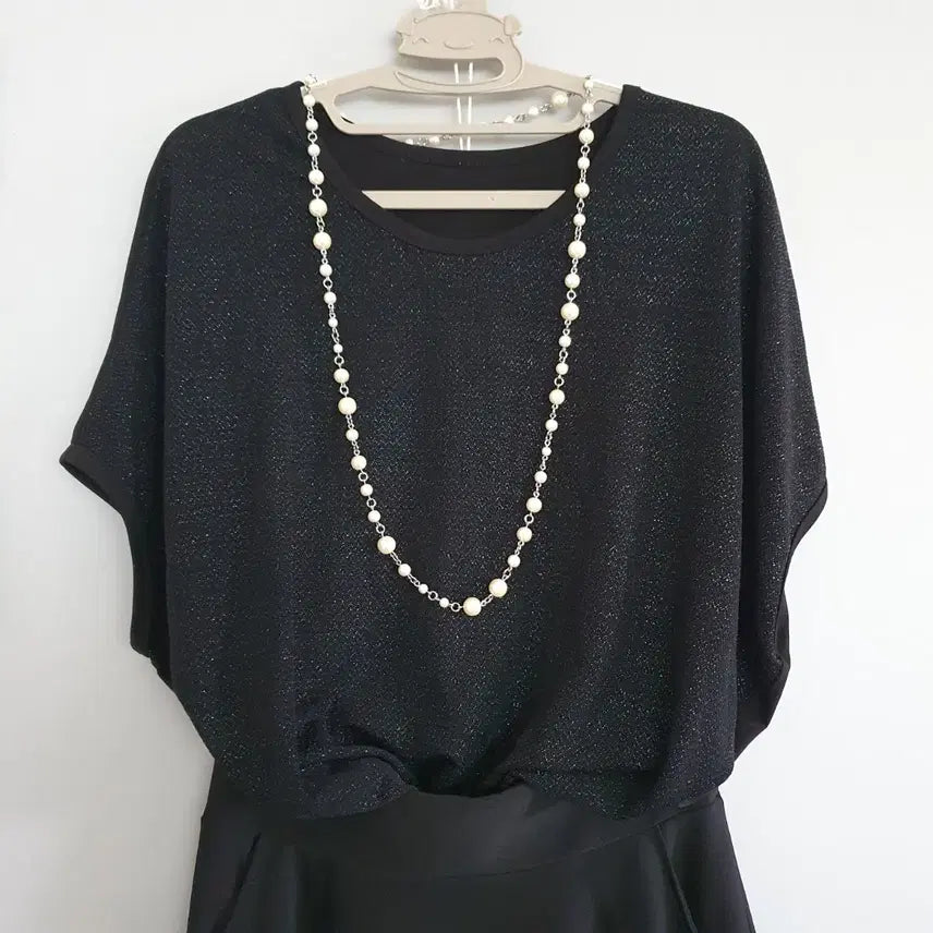 [BUNJANG] Black Pearl Chiffon Batwing Blouse &amp; Satin Flare Skirt Set / 블랙 펄 쉬폰 가오리핏 블라우스 티셔츠 &amp; 새틴 스타일 플레서 스커트
