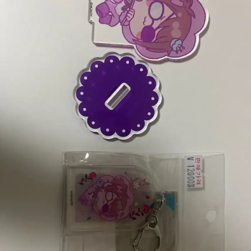 [BUNJANG] Attack on Titan Hange Zoe Acrylic Stand, Keyring, and Can Badge Set / (급처분) 진격의 거인 한지 조에 굿즈 팔아욥
